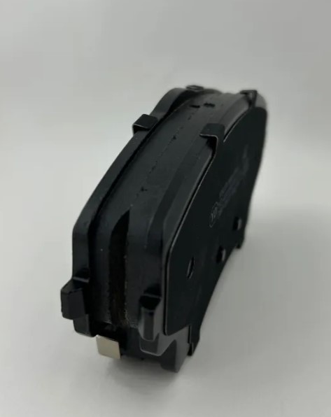 Колодки передние Geely Monjaro Джили Монжаро нового образца 6608107332 / 6608101664