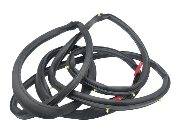 Двери, Кожух запасного колеса